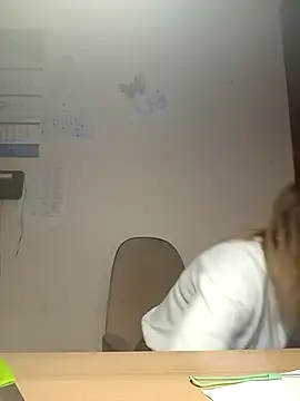 Snapshot of Ami_Foxy chatting on 12/17/25, 07:13 Ami Foxy online show from 12/17/25, 07:13