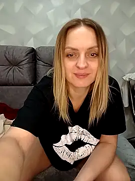 Ami Foxy online show from 12/22/25, 04:29