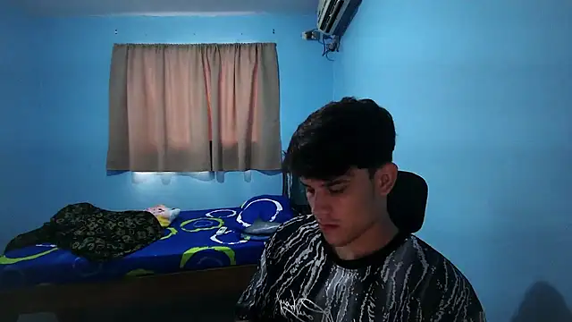 Snapshot of Jaket_lovers chatting on 09/26/25, 04:03 Jaket lovers online show from 09/26/25, 04:03