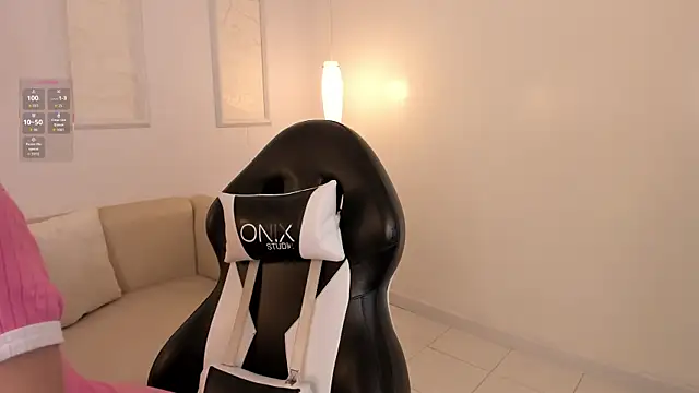 Lilily lv online show from 10/04/25, 12:17