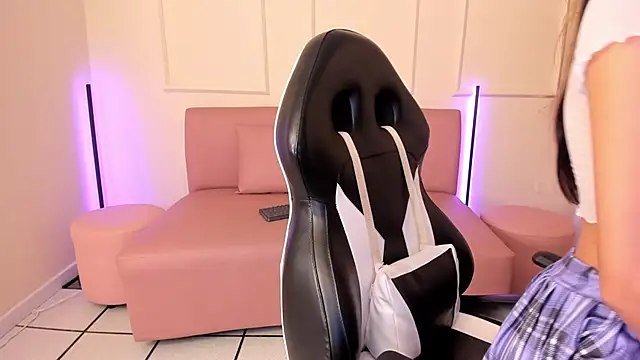 Lilily lv online show from 11/21/25, 12:26