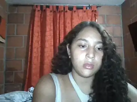 Snapshot of AnaisVelvet11 chatting on 10/02/25, 12:58 AnaisVelvet11 online show from 10/02/25, 12:58