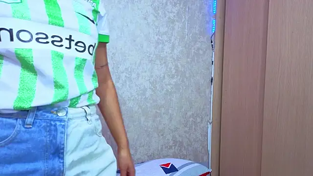 yulissa girls online show from 04/12/26, 01:36