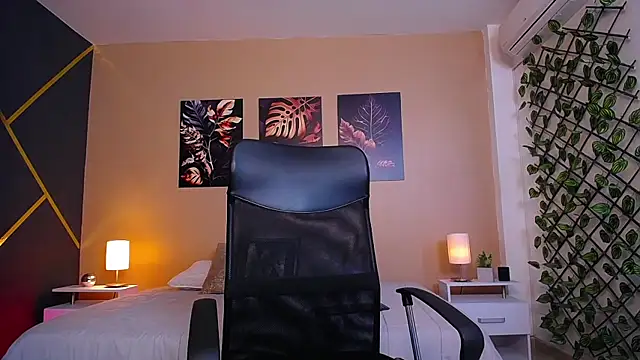 ChristopherBlack  online show from 10/18/25, 01:02