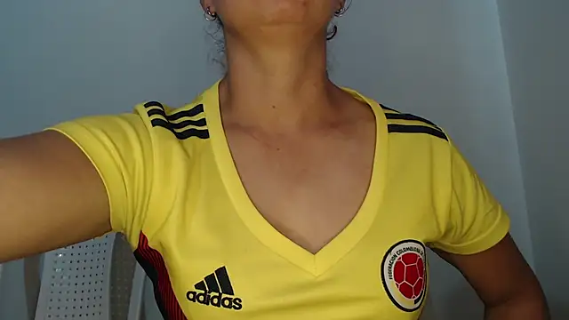 Snapshot of Milf_Valeria chatting on 06/23/26, 03:54 Milf Valeria online show from 06/23/26, 03:54