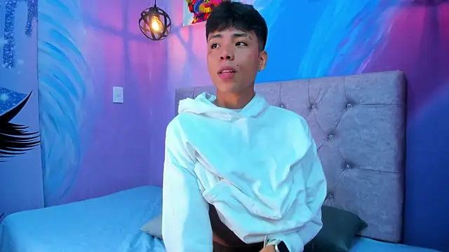 MaxiWildd online show from 03/24/26, 01:00