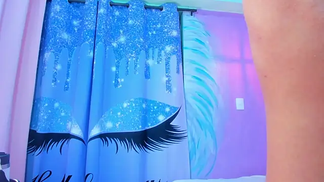 MaxiWildd online show from 04/15/26, 01:15