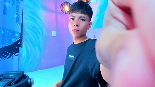 MaxiWildd online show from 05/26/26, 01:42