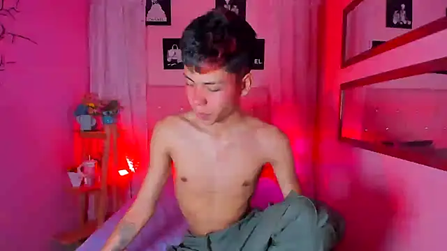 MaxiWildd online show from 11/18/25, 01:03