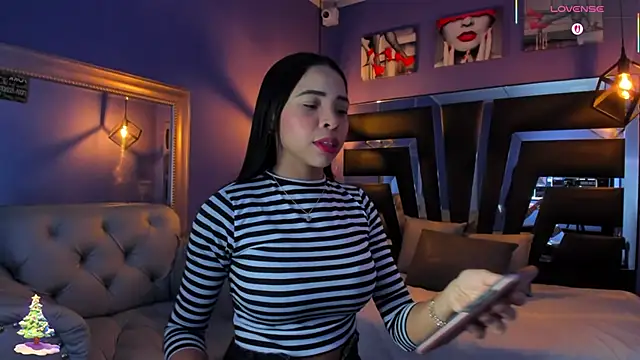 Snapshot of anne-brown13 chatting on 12/04/25, 01:43 anne-brown13 online show from 12/04/25, 01:43