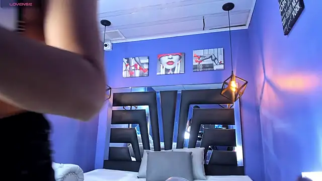 Snapshot of anne-brown13 chatting on 11/11/25, 04:46 anne-brown13 online show from 11/11/25, 04:46