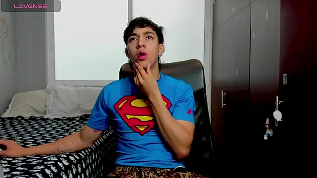 Snapshot of Noxx_starkK chatting on 12/17/25, 06:02 Noxx starkK online show from 12/17/25, 06:02