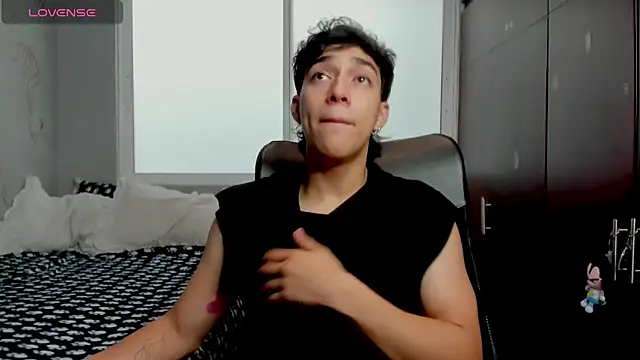 Snapshot of Noxx_starkK chatting on 12/15/25, 03:51 Noxx starkK online show from 12/15/25, 03:51