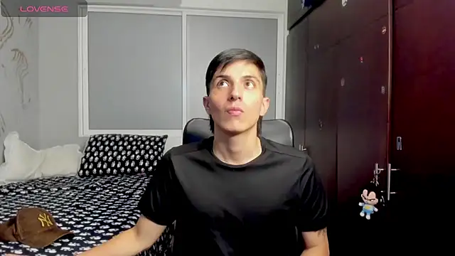 Snapshot of Noxx_starkK chatting on 11/16/25, 11:41 Noxx starkK online show from 11/16/25, 11:41