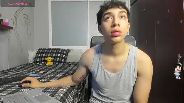 Snapshot of Noxx_starkK chatting on 11/02/25, 10:48 Noxx starkK online show from 11/02/25, 10:48