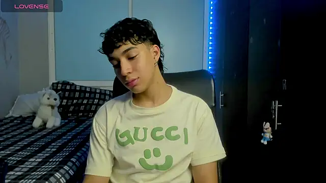 Snapshot of Noxx_starkK chatting on 12/04/25, 03:27 Noxx starkK online show from 12/04/25, 03:27