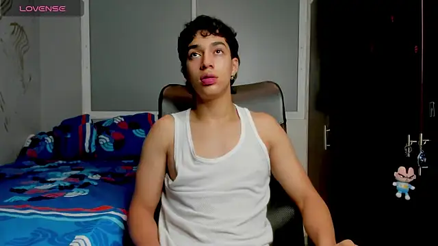 Snapshot of Noxx_starkK chatting on 12/19/25, 02:15 Noxx starkK online show from 12/19/25, 02:15