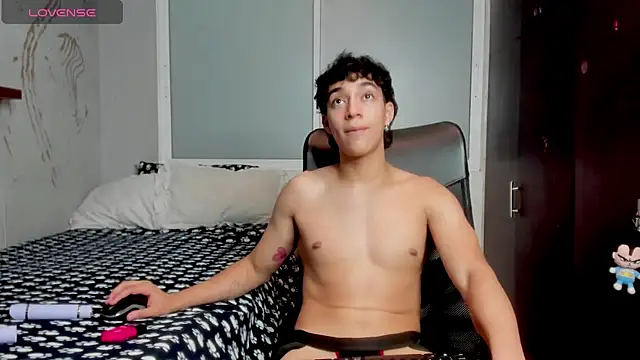 Snapshot of Noxx_starkK chatting on 12/13/25, 08:04 Noxx starkK online show from 12/13/25, 08:04