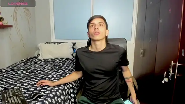 Snapshot of Noxx_starkK chatting on 11/22/25, 11:14 Noxx starkK online show from 11/22/25, 11:14