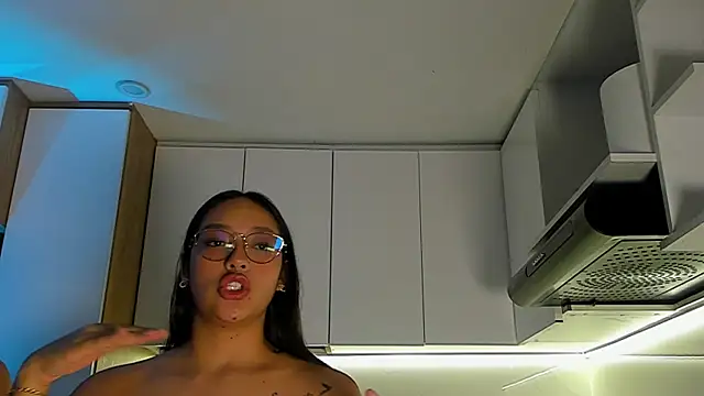 Snapshot of SusanClarck chatting on 11/07/25, 12:37 SusanClarck online show from 11/07/25, 12:37