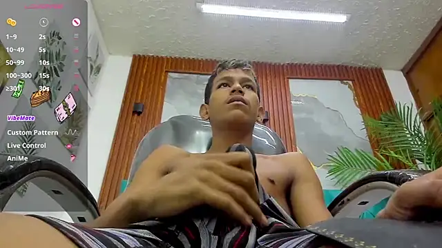 Snapshot of Rory_castro chatting on 12/21/25, 11:05 Rory castro online show from 12/21/25, 11:05