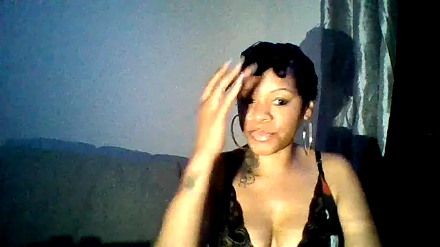 Snapshot of vexyrae chatting on 10/23/25, 08:24 vexyrae online show from 10/23/25, 08:24