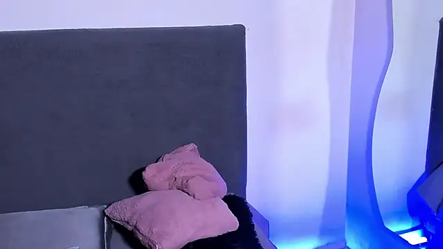 saramikaelson online show from 04/15/26, 09:37