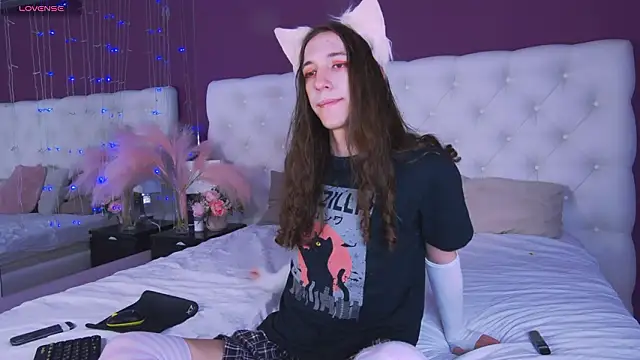 Snapshot of SilverMuse chatting on 03/16/26, 11:40 SilverMuse online show from 03/16/26, 11:40