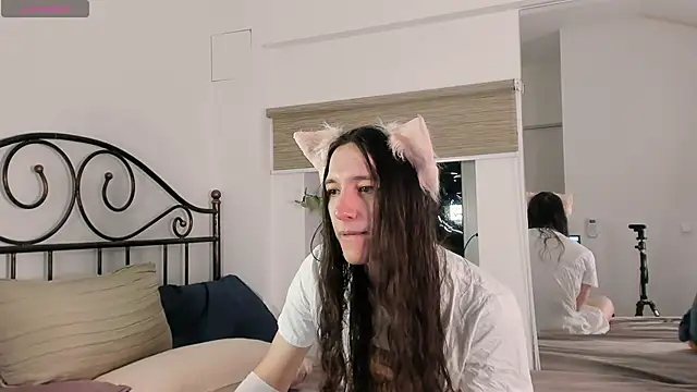 Snapshot of SilverMuse chatting on 04/13/26, 12:47 SilverMuse online show from 04/13/26, 12:47