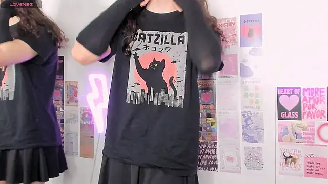 Snapshot of SilverMuse chatting on 04/01/26, 10:39 SilverMuse online show from 04/01/26, 10:39