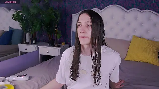 Snapshot of SilverMuse chatting on 04/14/26, 10:37 SilverMuse online show from 04/14/26, 10:37