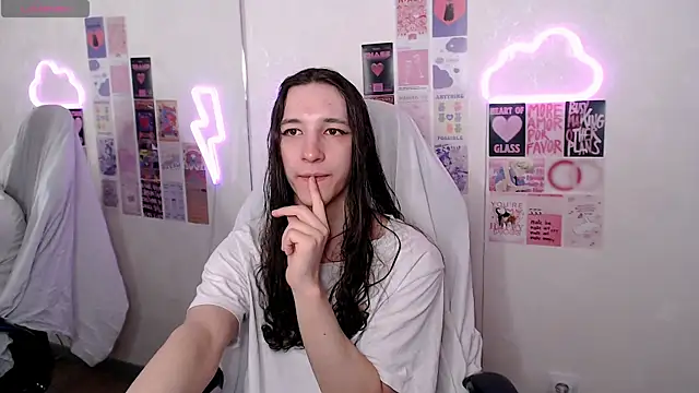 Snapshot of SilverMuse chatting on 04/03/26, 05:52 SilverMuse online show from 04/03/26, 05:52