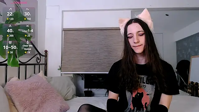 Snapshot of SilverMuse chatting on 03/18/26, 10:10 SilverMuse online show from 03/18/26, 10:10