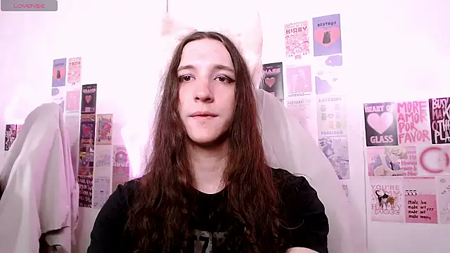 Snapshot of SilverMuse chatting on 03/22/26, 09:27 SilverMuse online show from 03/22/26, 09:27