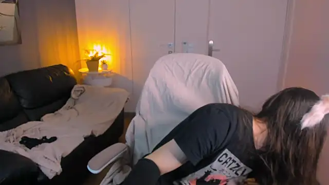 Snapshot of SilverMuse chatting on 04/09/26, 01:18 SilverMuse online show from 04/09/26, 01:18