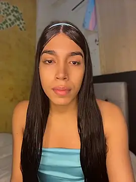 Snapshot of AmbarFoxx_ chatting on 06/19/26, 04:51 AmbarFoxx online show from 06/19/26, 04:51