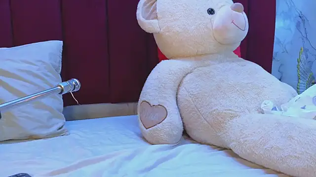 PrincePoppy online show from 11/10/25, 08:47