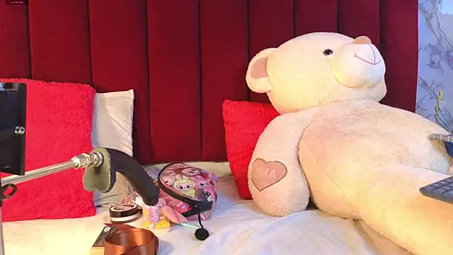 PrincePoppy online show from 10/31/25, 08:49