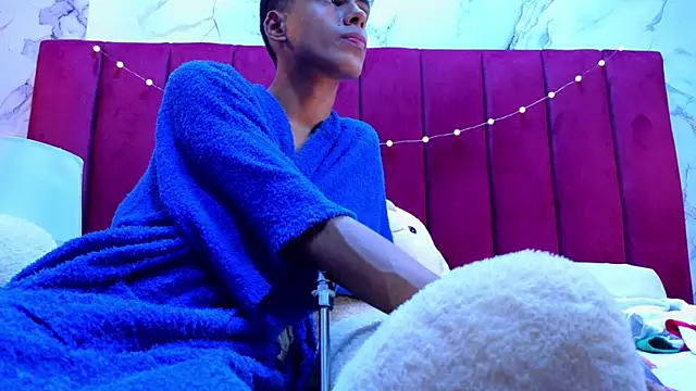 PrincePoppy online show from 12/17/25, 08:36