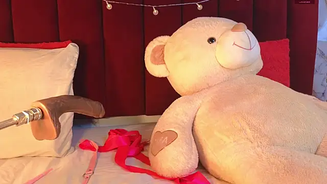 PrincePoppy online show from 10/18/25, 08:33