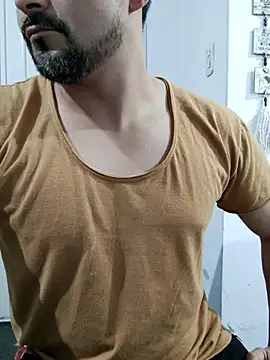 Snapshot of Bradd_32 chatting on 09/27/25, 01:12 Bradd 32 online show from 09/27/25, 01:12