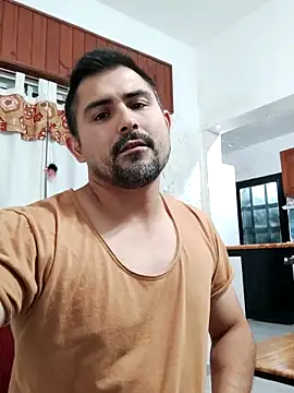 Snapshot of Bradd_32 chatting on 12/14/25, 04:08 Bradd 32 online show from 12/14/25, 04:08