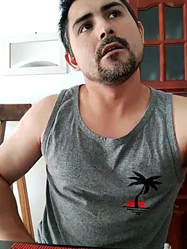 Snapshot of Bradd_32 chatting on 10/25/25, 05:02 Bradd 32 online show from 10/25/25, 05:02