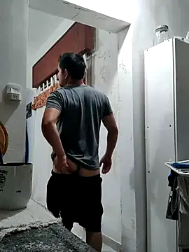 Snapshot of Bradd_32 chatting on 11/22/25, 02:10 Bradd 32 online show from 11/22/25, 02:10