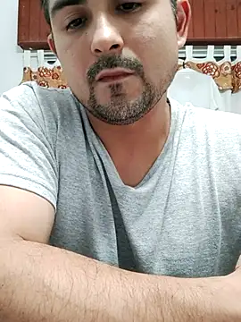 Snapshot of Bradd_32 chatting on 11/17/25, 02:48 Bradd 32 online show from 11/17/25, 02:48