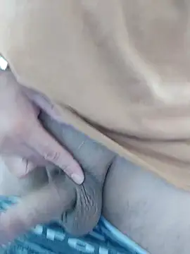 Snapshot of Bradd_32 chatting on 12/14/25, 05:07 Bradd 32 online show from 12/14/25, 05:07