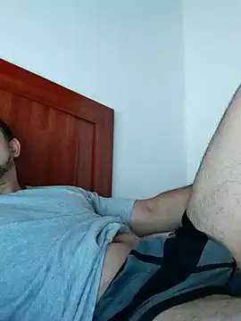 Snapshot of Bradd_32 chatting on 11/30/25, 06:52 Bradd 32 online show from 11/30/25, 06:52