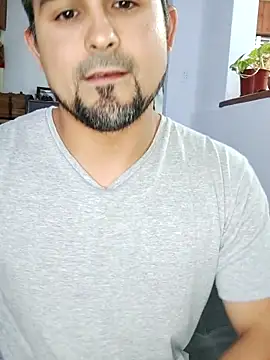 Snapshot of Bradd_32 chatting on 11/30/25, 05:41 Bradd 32 online show from 11/30/25, 05:41