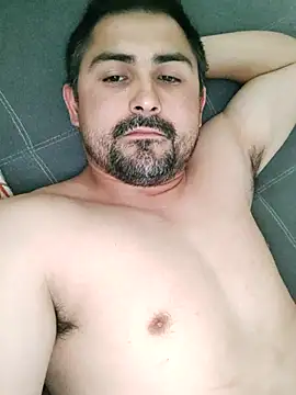 Snapshot of Bradd_32 chatting on 11/26/25, 05:35 Bradd 32 online show from 11/26/25, 05:35