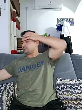 Snapshot of Bradd_32 chatting on 12/18/25, 03:11 Bradd 32 online show from 12/18/25, 03:11